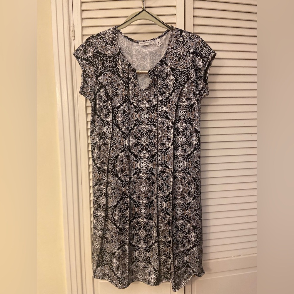 NOTATIONS Dress Size PM Black White with hints of Tan. So pretty. So comfortable
